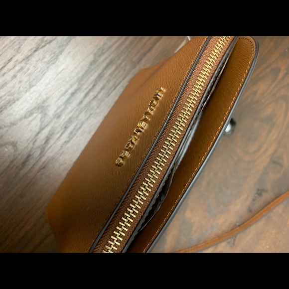 ✅NWT Michael Kors Cindy Dome Crossbody - Picture 7 of 8